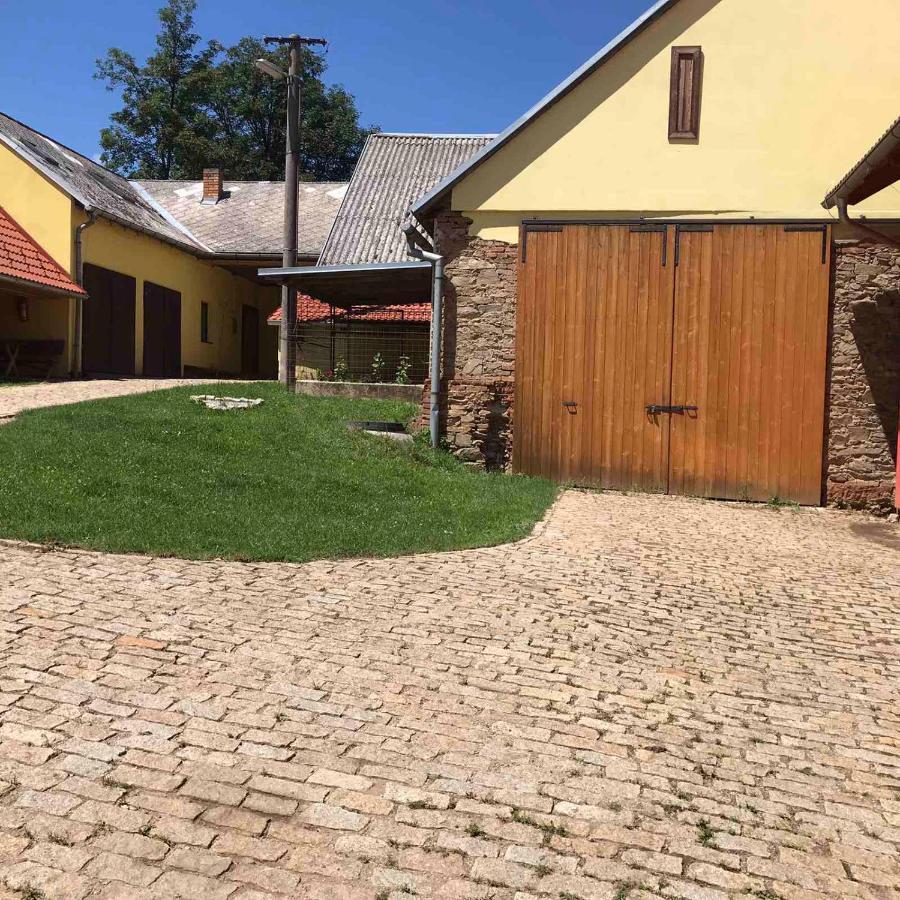 Kypruv Mlyn Knínice Exterior foto