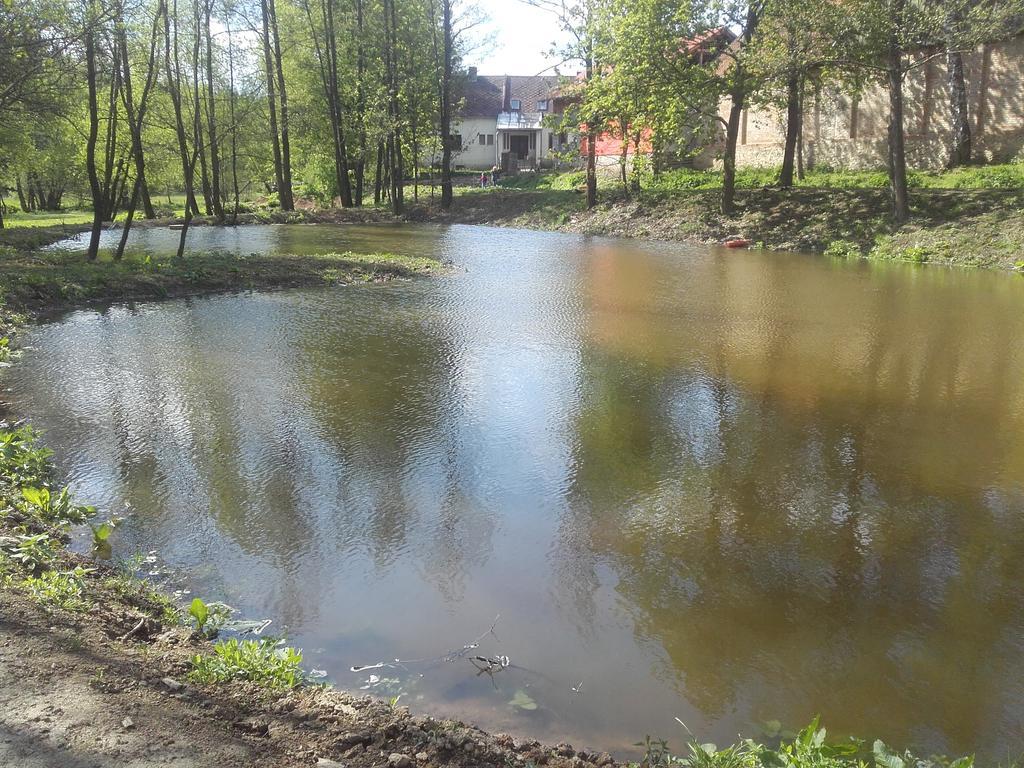 Kypruv Mlyn Knínice Exterior foto